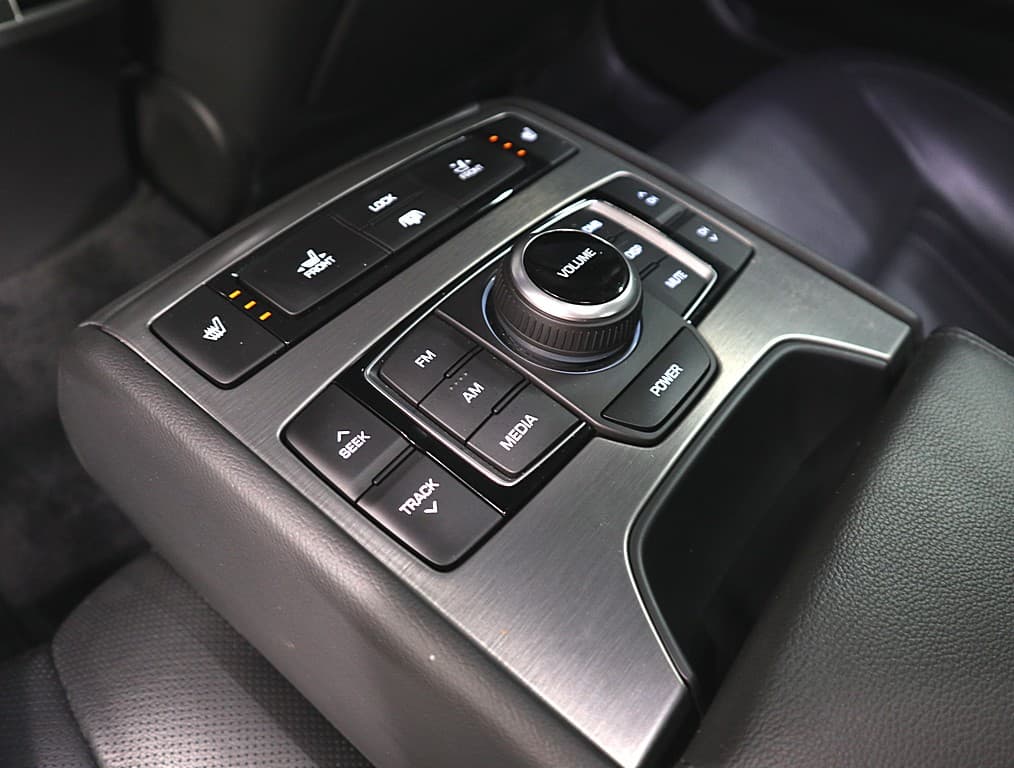 Hyundai Genesis (Sedan)